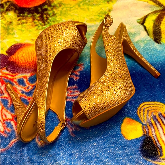 Heels - Picture 3 of 4